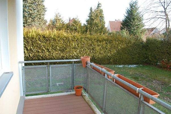 Balkon mit Blick in die Gartenanlage