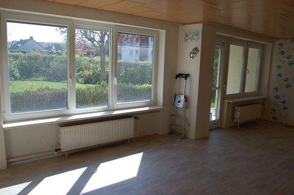 Wohnzimmer mit Blick Richtung Terrasse